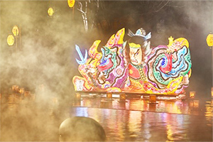 青森屋　ねぶり流し灯篭