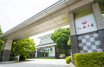 「ニュー水戸屋」外観門